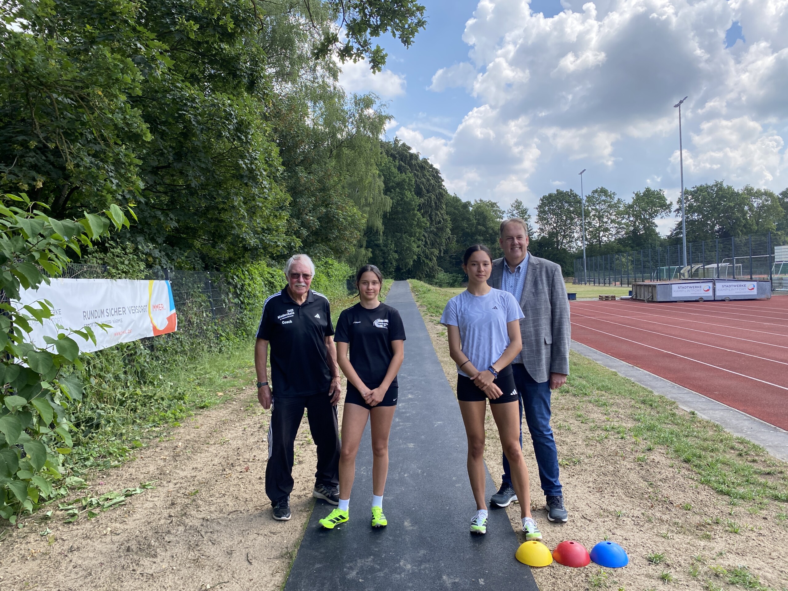 Ein „Energieberg“ für den Leichtathletik-Nachwuchs: Sprinthügel auf Alemannia Kamp eingeweiht!